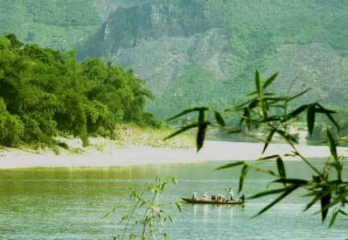 Top 50 bài Giới thiệu về Nguyễn Hữu Thỉnh và Chiều sông Thương (ảnh 1)