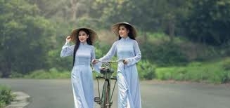 Top 50 bài văn mẫu Viết bài tập làm văn số 3:Thuyết minh về chiếc áo dài truyền thống của người phụ nữ Việt Nam. (ảnh 2)