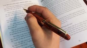 Top 50 bài văn mẫu Viết bài tập làm văn số 3: Thuyết minh về cây bút bi. (ảnh 1)