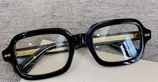 Top 50 bài văn mẫu Viết bài tập làm văn số 3: Thuyết minh về chiếc kính đeo mắt. (ảnh 1)