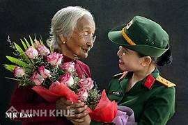 TOP 20 mẫu Thảo luận về vấn đề của đời sống: thăm Mẹ Việt Nam Anh hùng (ảnh 2)