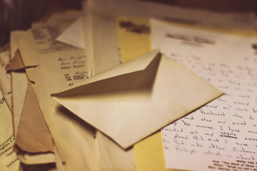 Viết một bức thư gửi người thân (ông, bà, cô, chú, bác, dì, cậu,...) theo một trong hai nội dung  (ảnh 1)