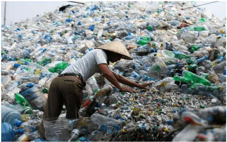 Viết bài văn nghị luận về vấn đề Đồ dùng bằng nhựa - tiện ích và tác  hại (ảnh 2)